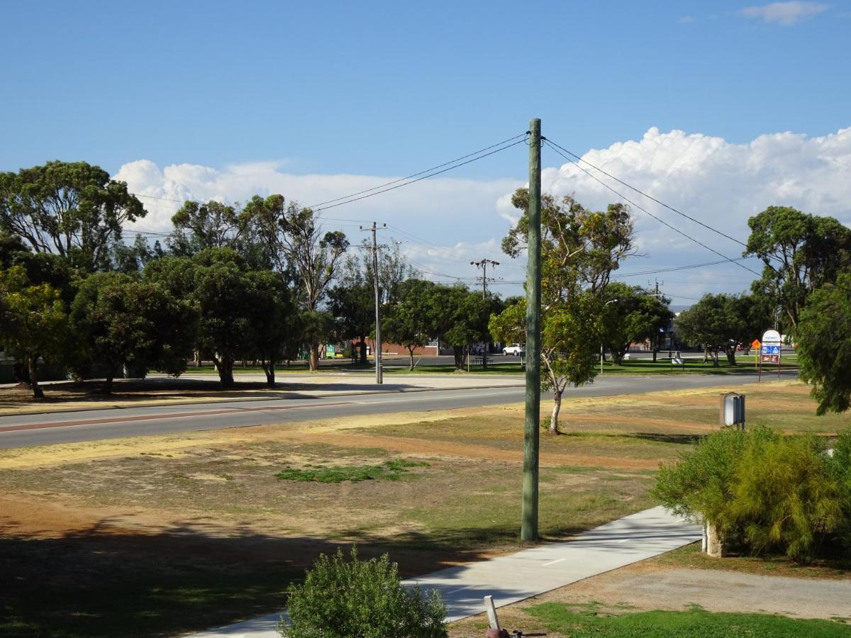 Central Views Jurien Bay Exteriör bild